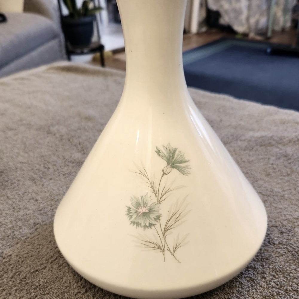 1960 Taylor Smith & Taylor Boutonnieve Vase